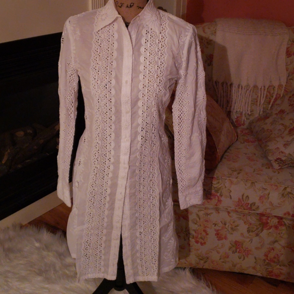 Boston proper eyelet dress. Size 4. New.